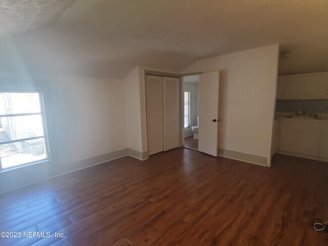 Building Photo - 3114 Riverside Ave