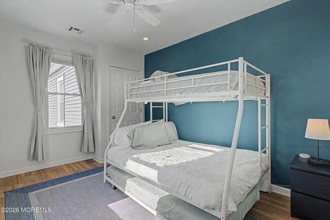 Building Photo - 10 Center St