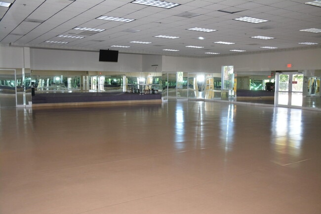 Building Photo - 112 Salisbury E