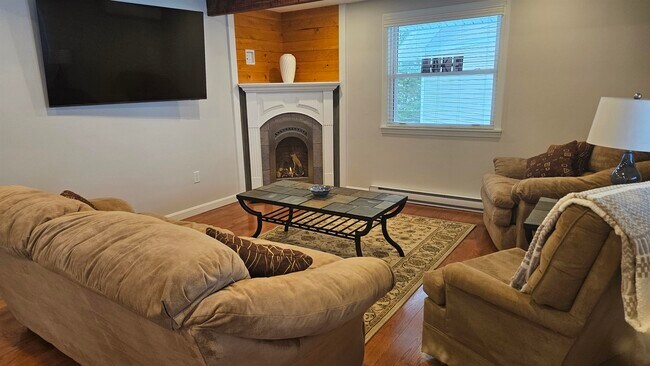 Building Photo - 1330 Lake St