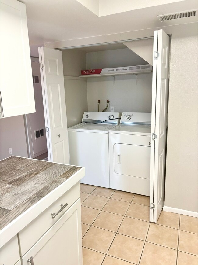 Building Photo - 9014 E Lehigh Ave