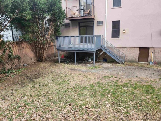 Building Photo - 208 Willow Ave