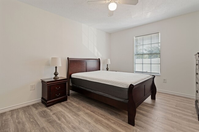 Building Photo - 3550 Mirror Ct