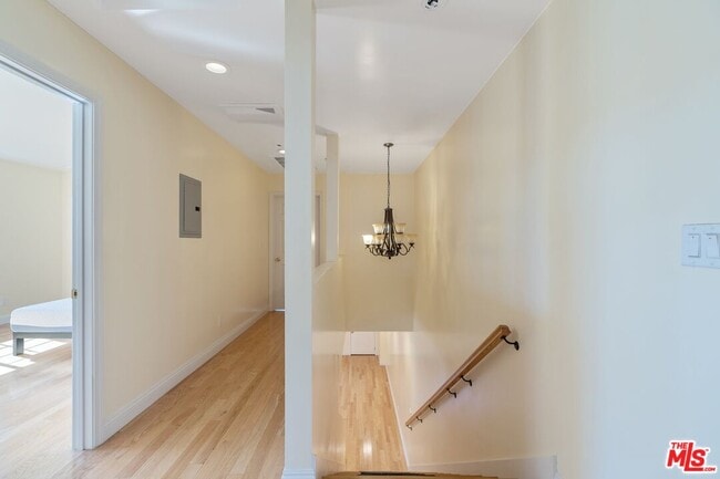 Building Photo - 2018 Hillcrest Dr