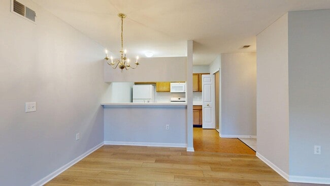 Building Photo - 2767 S Knightsbridge Cir