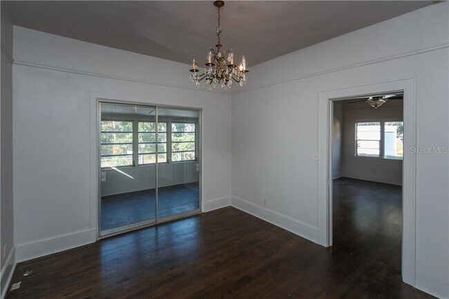 Building Photo - 835 Cathcart Terrace