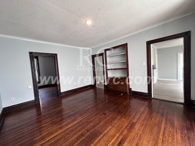Building Photo - 1501 Walnut-