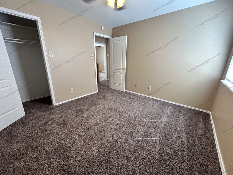 Building Photo - 1206 S 41st Cir