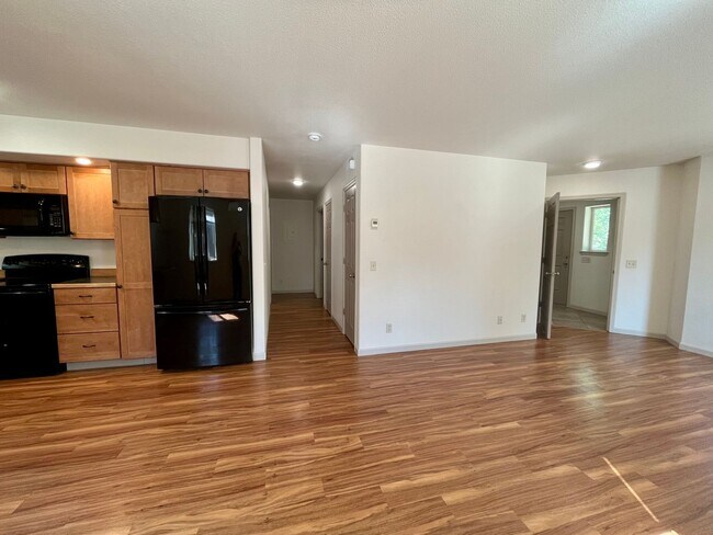 Building Photo - 757 Joy Dr