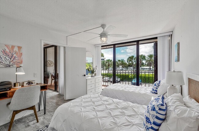 Building Photo - 225 S Beach Rd