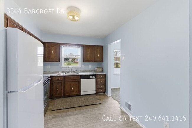 Building Photo - 3304 Barcroft Dr