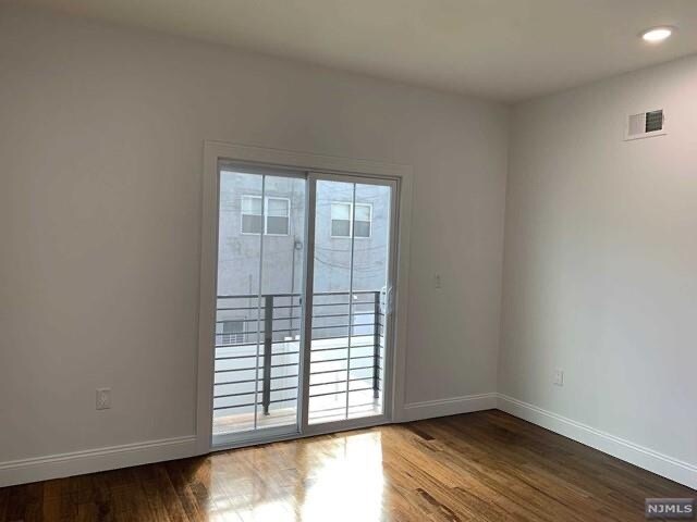 Building Photo - 231 Cleveland Ave