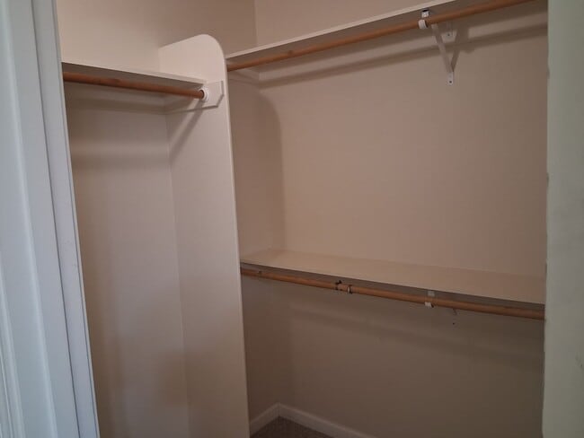 Building Photo - Cute, clean 2 bedroom upstairs apartment with patio.