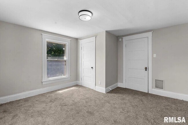 Building Photo - 1624 N 5th St