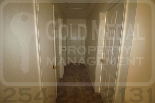 Building Photo - 1803 Cedarhill Dr