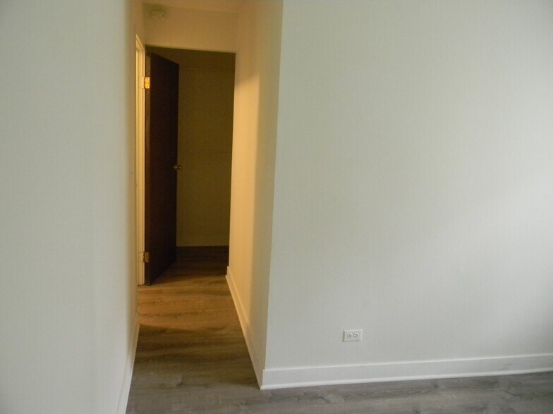 Building Photo - 1311 S Sir Galahad Ln