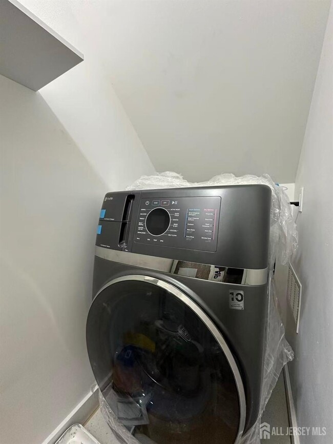 Building Photo - 405 N Oaks Blvd