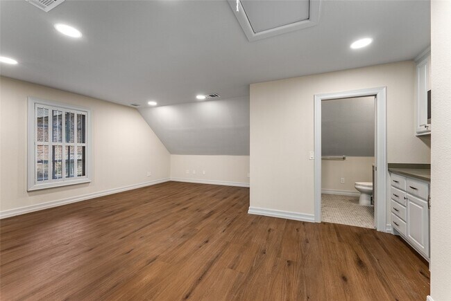 Building Photo - 3901 Hanover St