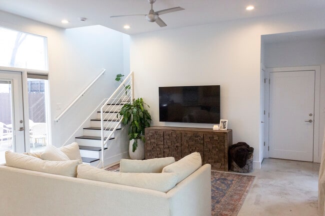 Building Photo - 1409 Singleton Ave