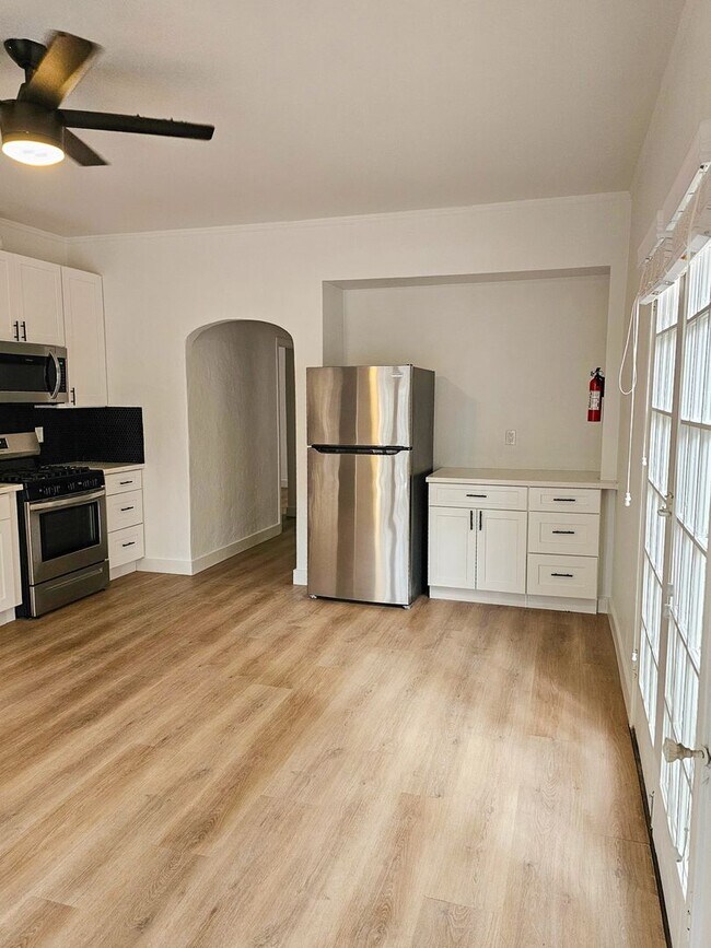 Interior Photo - 6439 Orange St