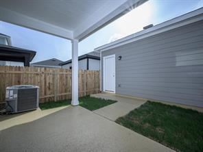 Building Photo - 1801 Artesian Spgs Xing