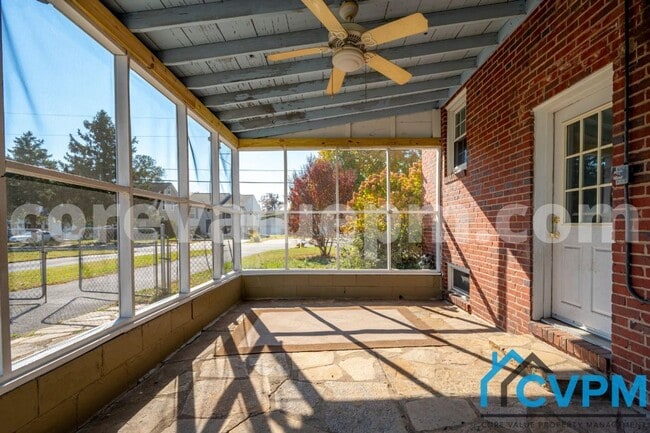 Building Photo - 16 2nd Ave S