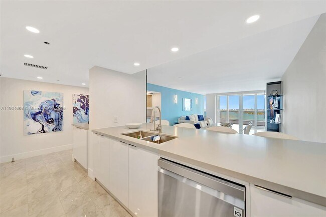 Building Photo - 1717 N Bayshore Dr