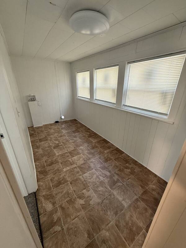 Building Photo - 204 Spring St