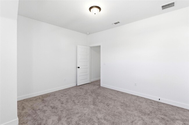 Building Photo - 396 Hollister Dr
