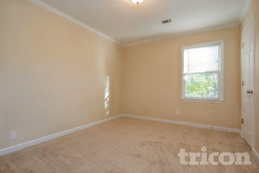 Building Photo - 828 Georgetown Dr