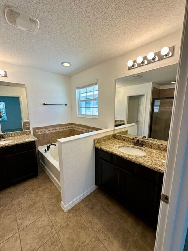 Building Photo - 4 bed 2.5 bath in WINDERMERE TRAILS!