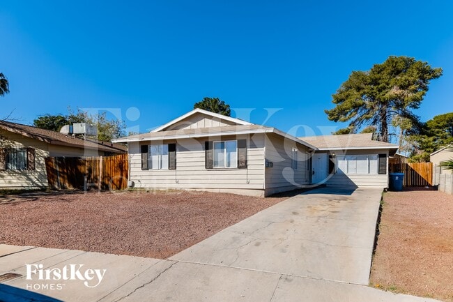 Building Photo - 5265 Saratoga Dr