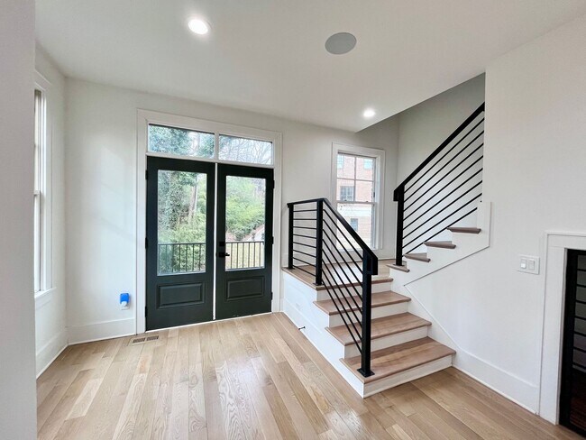 Building Photo - 614 West Blvd