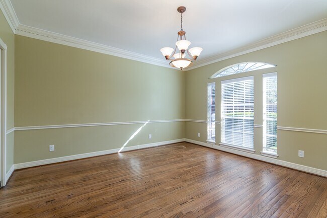 Building Photo - 4418 Jane St