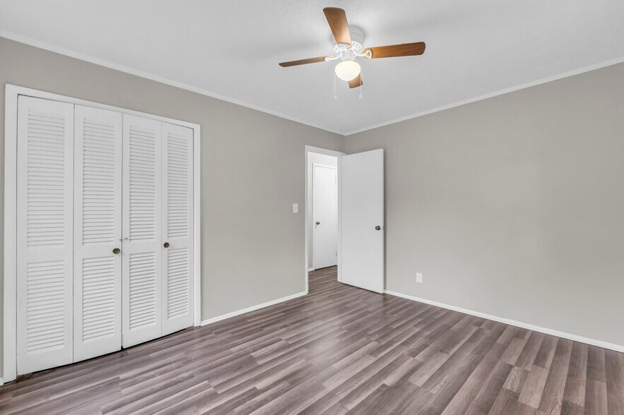 Building Photo - 405 Summerhaven Dr