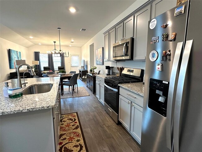 Building Photo - 504 Sandringham Lp