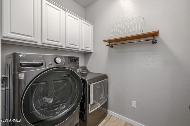 Building Photo - 250 W Queen Creek Rd