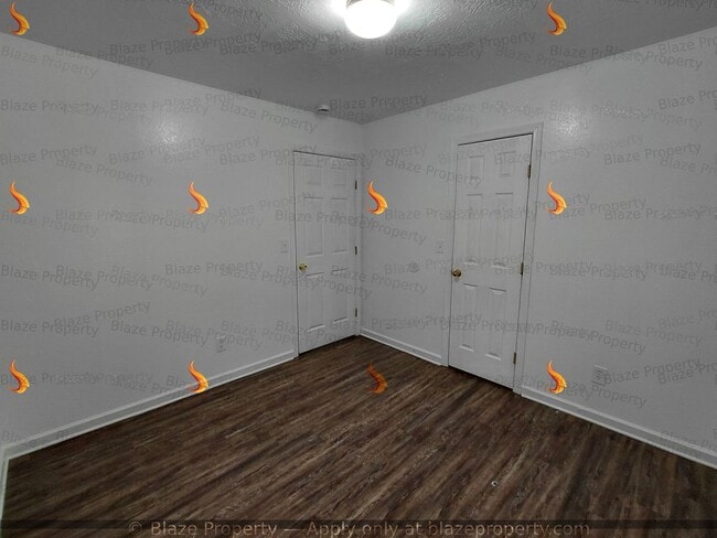 Building Photo - Easy Living, 3 Bedrooms