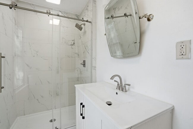 Building Photo - 1032 Kirkwood Blvd