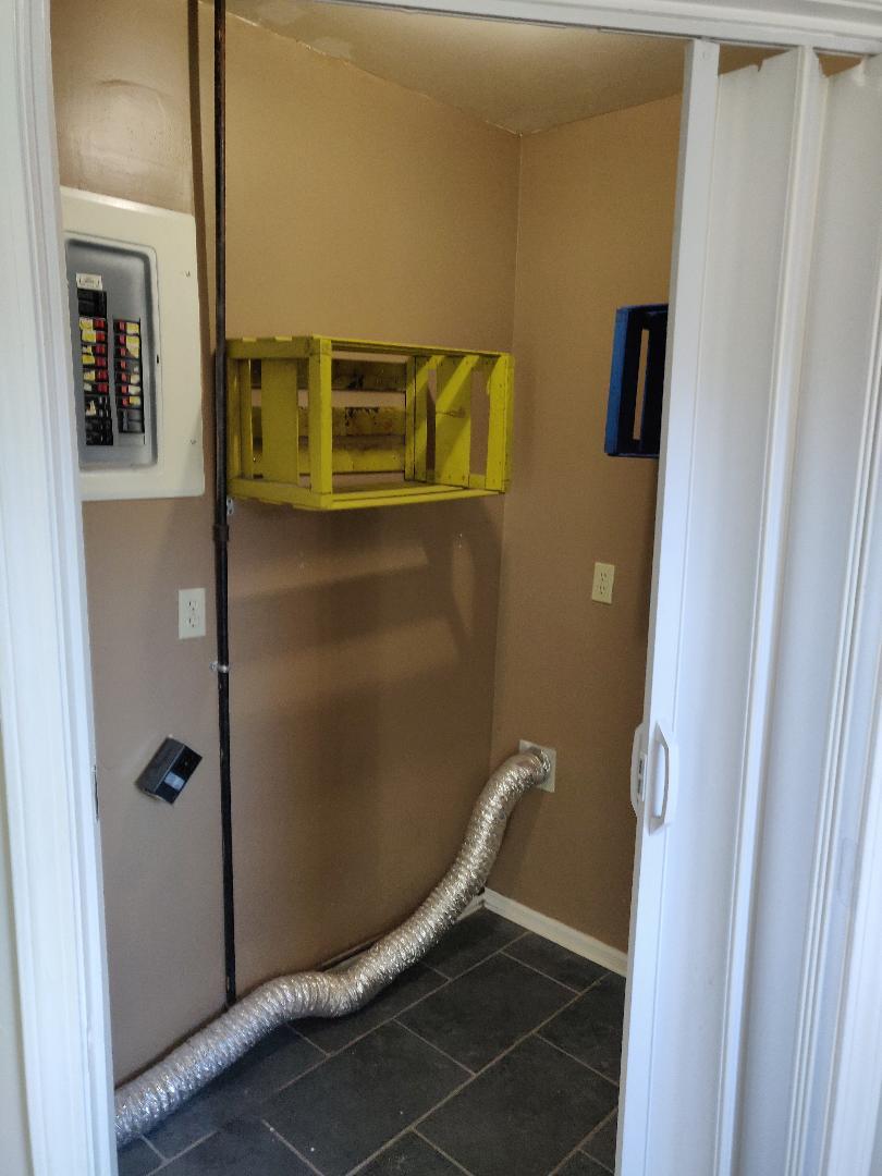 laundry room - 3158 Oak St