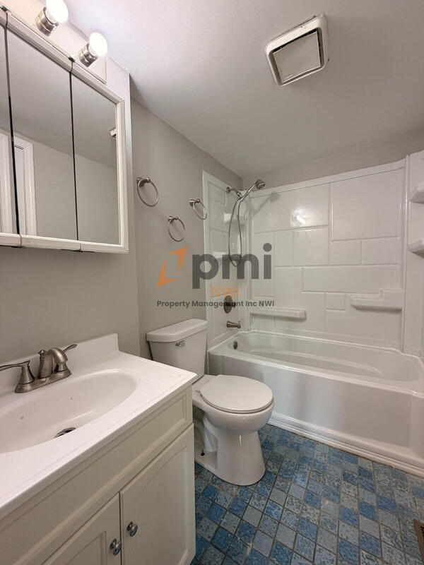 Building Photo - 365 Raven Ct