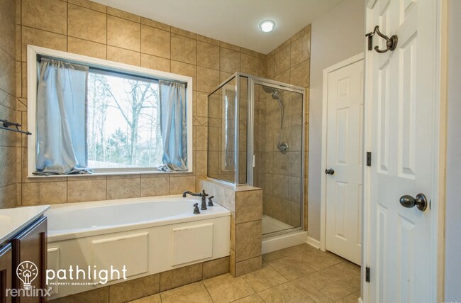 Building Photo - 3 br, 2 bath House - 1023 Skyline Dr UNIT