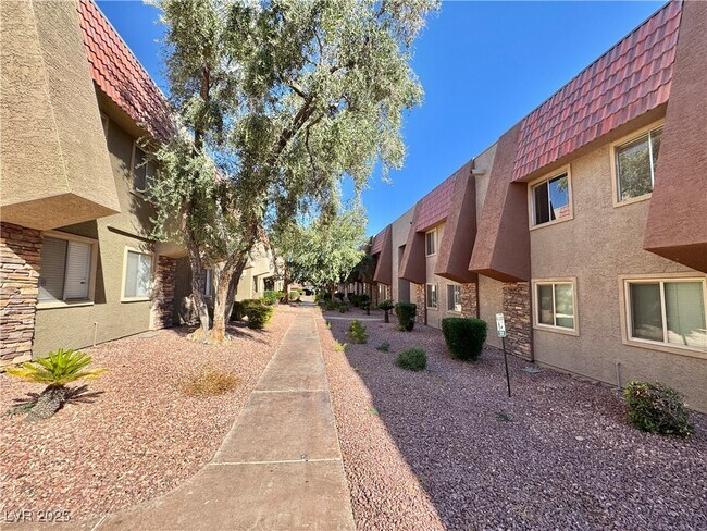 Building Photo - 5422 River Glen Dr