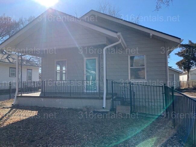 Primary Photo - $1,350 - 3 bedroom 2 bath - Beautiful home...