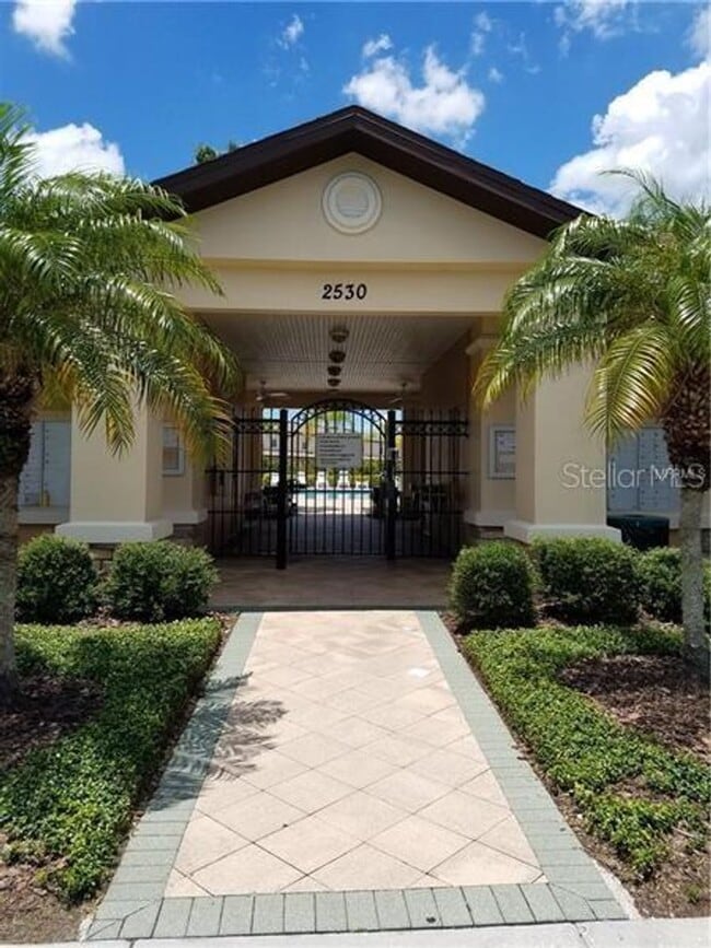 Building Photo - EDGEWATER AT LAKE BRANDON