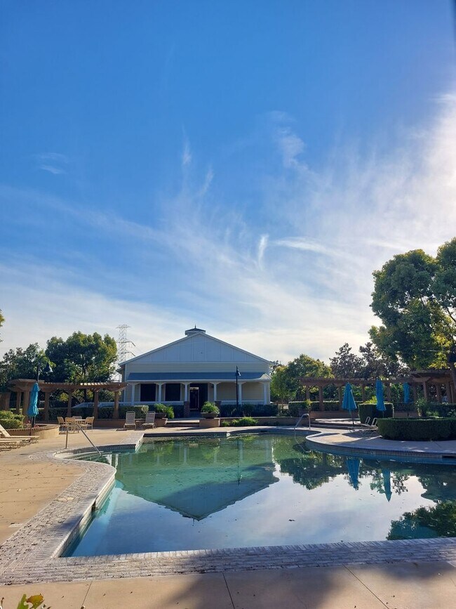 Building Photo - Beautiful townhouse in Ontario-CALL FOR OUR MOVE-IN SPEACIAL