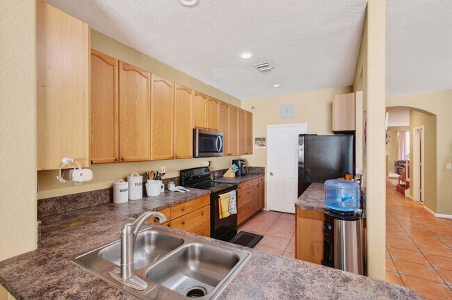 Building Photo - 5057 Sancerre Cir