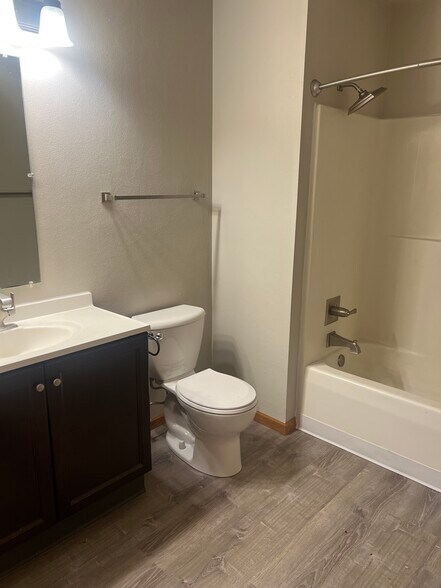 Building Photo - 3216 Midvale Dr