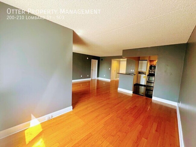 Building Photo - 200-210 Lombard St-503