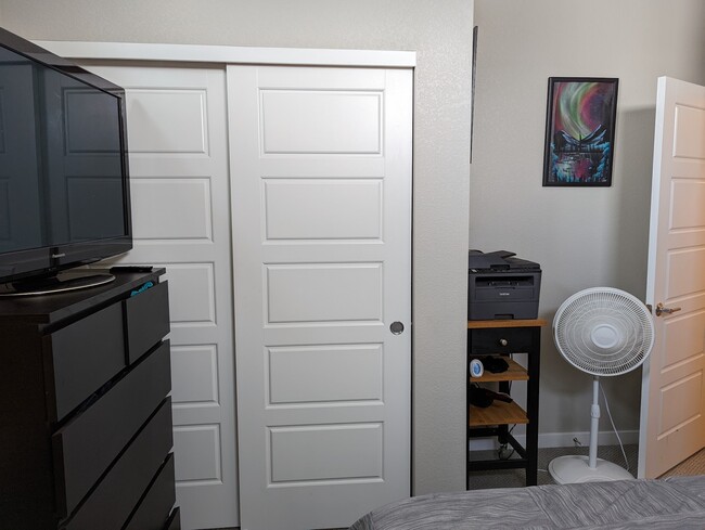 Building Photo - 1621 West 67th Cir